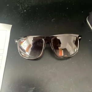 Rayban boyfriend - Säljer mina raybans eftersom jag inte använder de. Väldigt bra skick inga repor eller sånt. Skriv om ni har frågor. Kan sänka pris vid snabb affär. 