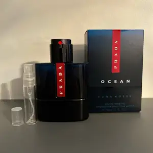  Luna Rossa Ocean från Prada är en Aromatic Fougere doft för män. Toppnoter är Bergamott, Rosa Peppar och Artemisia;  mellannoter är Lavendel, Iris, Sage, Suede och Saffron;  basnoter är Musk, Caramel, Haitian Vetiver och Patchouli.