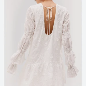 NA-KD klänning vit - Ny med lapp