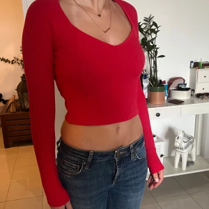 Ribbad topp - En superfin röd ribbad topp som tyvärr blivit för liten för mig💞