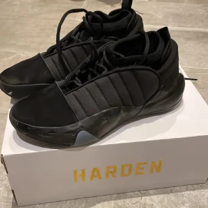 basketskor - Harden vol 7 köptes i vintras för 1900 men säljer för ändast 800kr