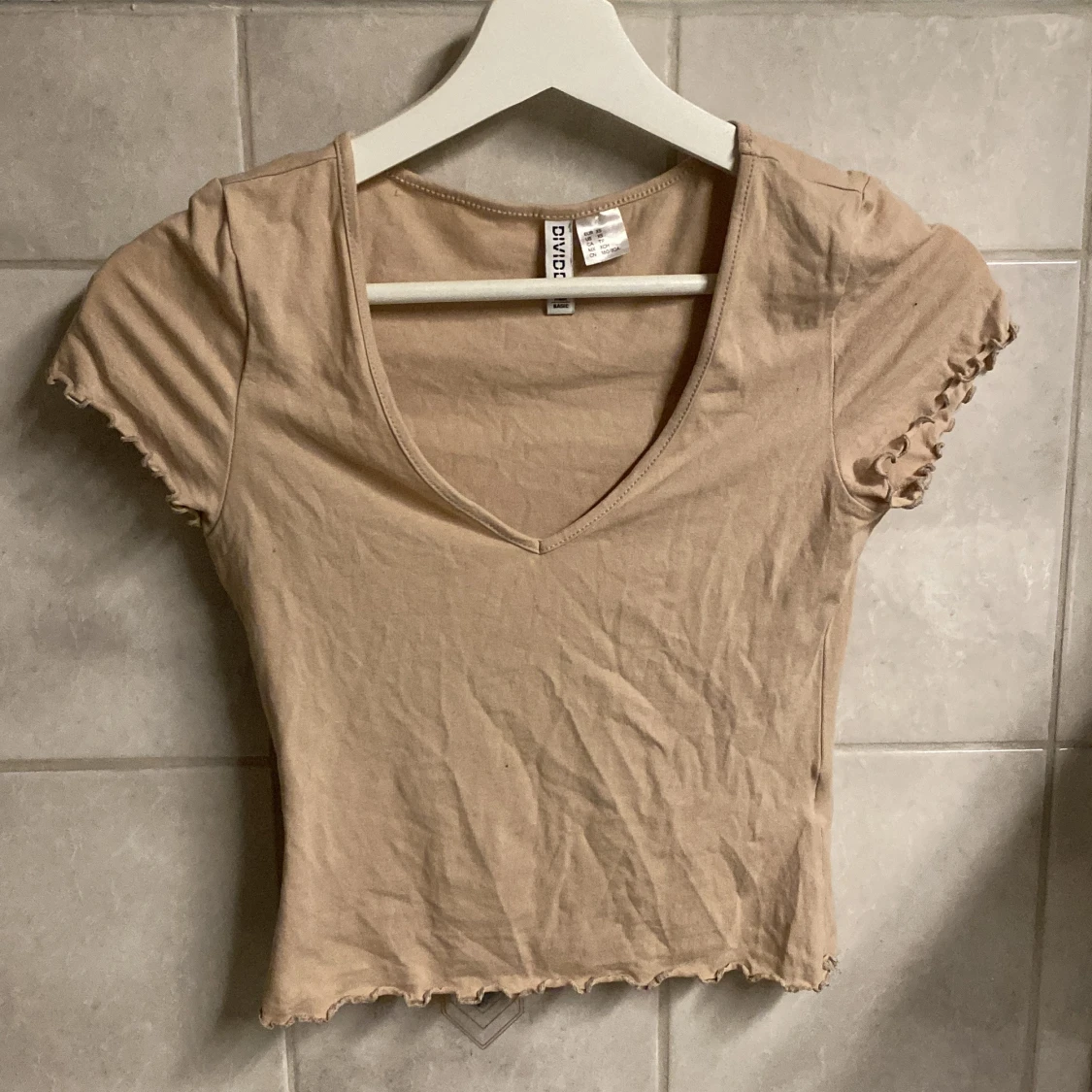 Beige v-ringad topp från H&M Divided