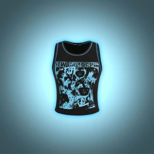 Svart och ljus blått linne med tryck - Tröja/linne för SHEIN som aldrig kom till användning då den inte passade min stil, har endast provat och är i bra skick! Pälsdjur och hö i hemmet men rökfritt! Nypris: 69 minus frakt.