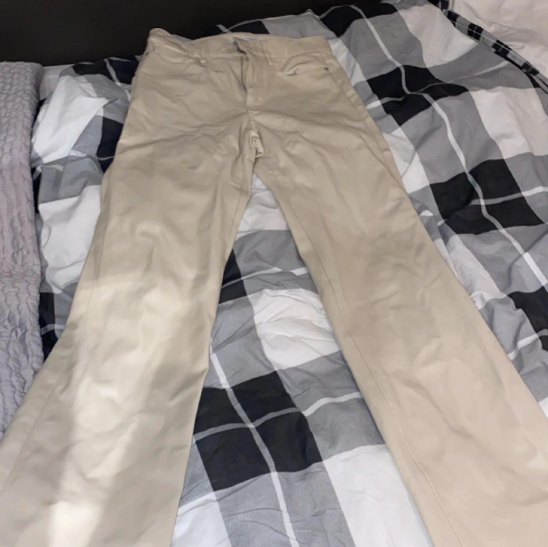 Beige byxor från Zara - 93