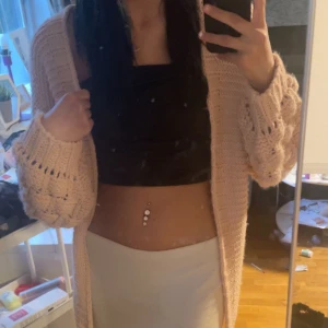 Rosa kofta - Rosa kofta, står inte storlek men skulle säga en S/M.