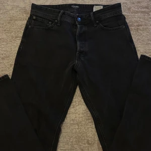 Svarta jeansbyxor från Jack&Jones - Snygga svarta jeansbyxor från Jack&Jones 