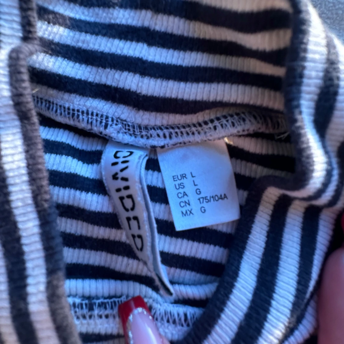 Randig ärmlös polotopp från Divided - 90