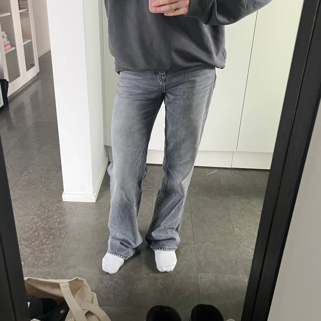 Grå jeans från Stradivarius