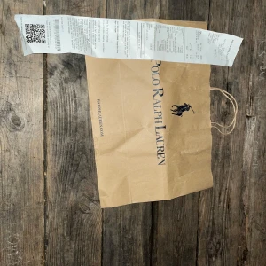 Sweatshirt Polo Ralph Lauren - Säljer en Polo raulph lauren sweatshirt eftersom att jag köpte fel storlek. Storlek S, Kom med prisförslag. Det är bara att fråga om det är några frågor. Köpt i raulph lauren butik i USA. Skicka alla möjliga prisförslag kvitto och tag finns