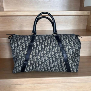 Dior Boston väska - Dior Boston väska i lite större modell