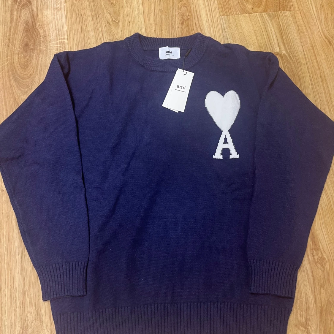 Mörkblå tröja från Ami Paris
