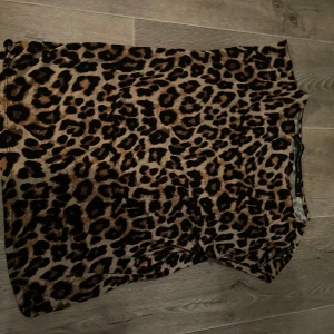 Leopard tröja - Tröjan är från lager 157 och är helt oanvänd