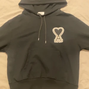 Ami Paris hoodie - Sitter lite cropped 