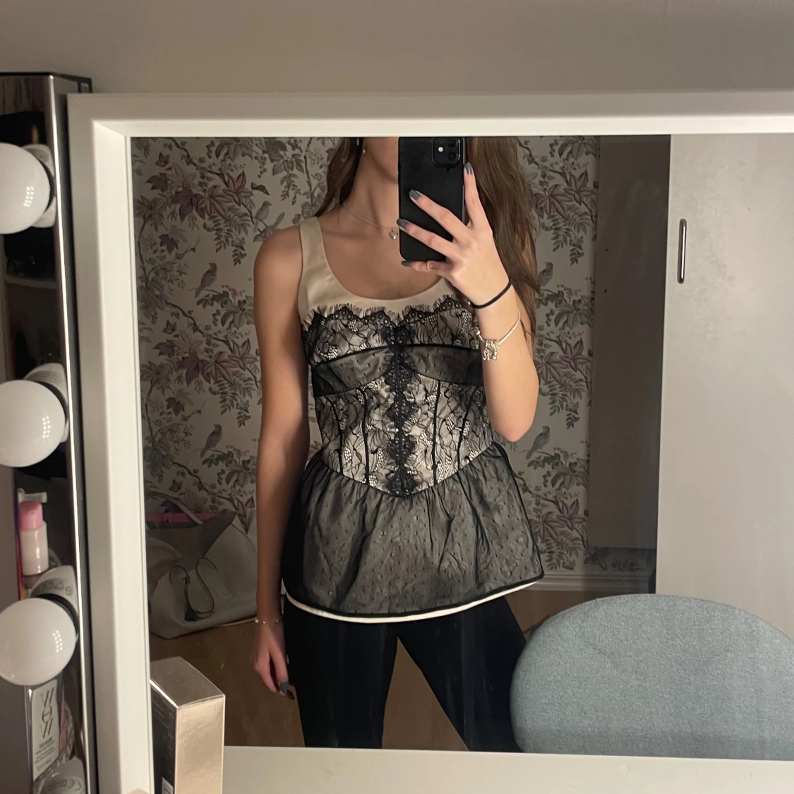 Vintage svart och beige spetslinne från Next