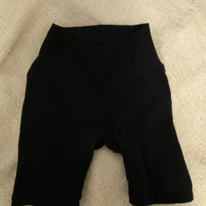 Aimn shorts  - Superfina träningsshorts från aimn 