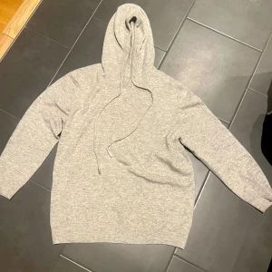 Merinoull hoodie  - Säljer nu en merinoulls hoodie då den är i fel storlek|använd max 5 gånger | Inga defekter eller liknande| Hör av er vid frågor!!!