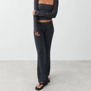 Grå yoga pants - Gråa yoga pants från Gina tricot’s soft touch collection