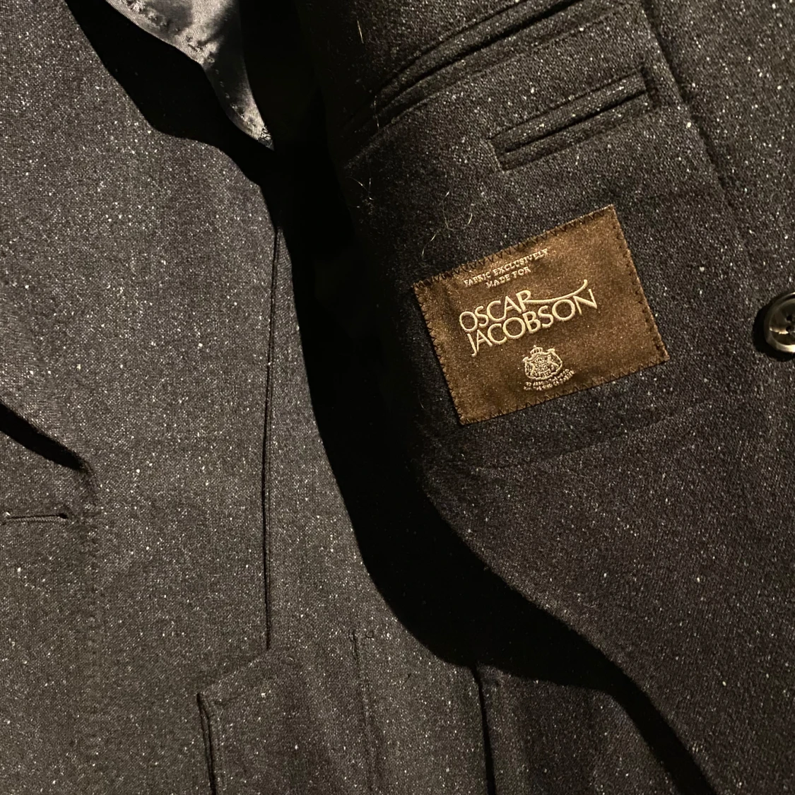 dubbelknäppt kavaj från Oscar Jacobsson - 28