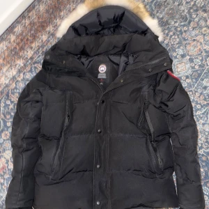 Canada Goodw Wyndham - I mycket fint skick sparsamt använt i Storlek M men passar S bättre, mer frågor eller bilder är det bara att skriva