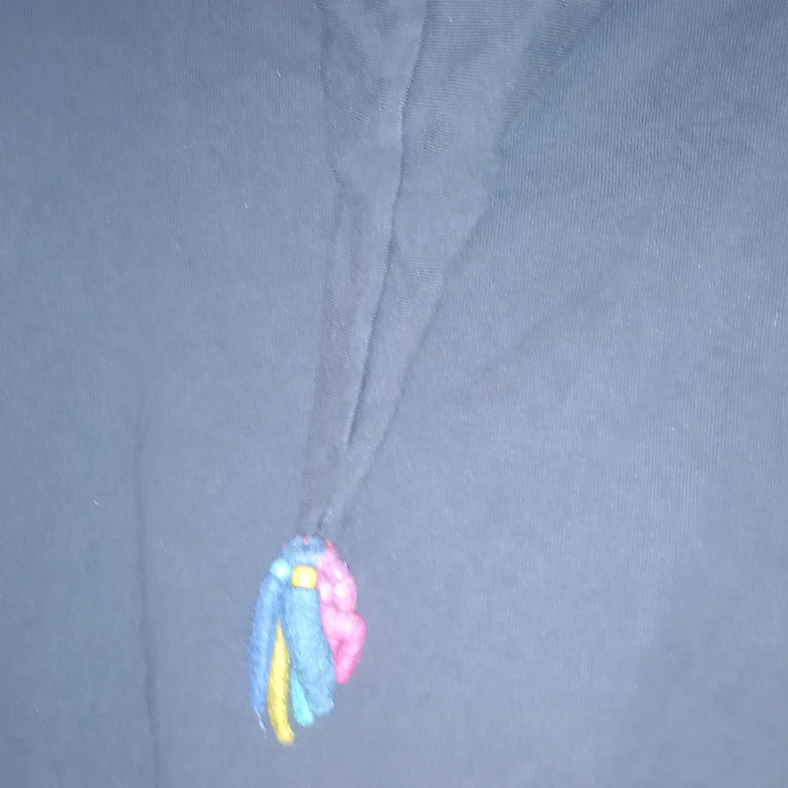 Mörkblå jacka med färgglada detaljer och med annorlunda huva - 91