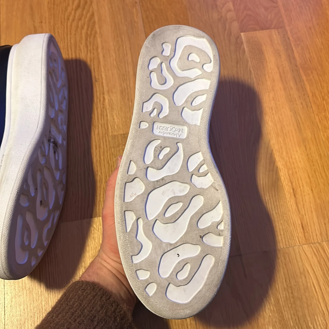 Svarta sneakers från Alexander McQueen - 3