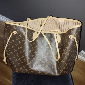 Neverfull väska i fint skick - Säljer min fina neverfull pris 1800 