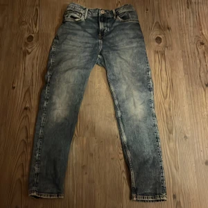 Jeans&byxor  - Ett par bra byxor som knappt är använda dom är lite skini men är e då inte för tajta 