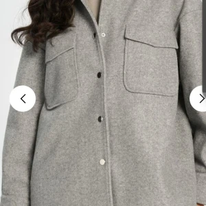 Grå kappa/jacka  - Grå lite oversized kappa/jacka