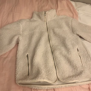 Teddyjacka - Supergullig teddyjacka!!🥰🐻‍❄️