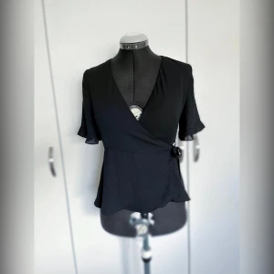 Zara blus Strl s - Omlott blus från Zara Strl S Fint skick