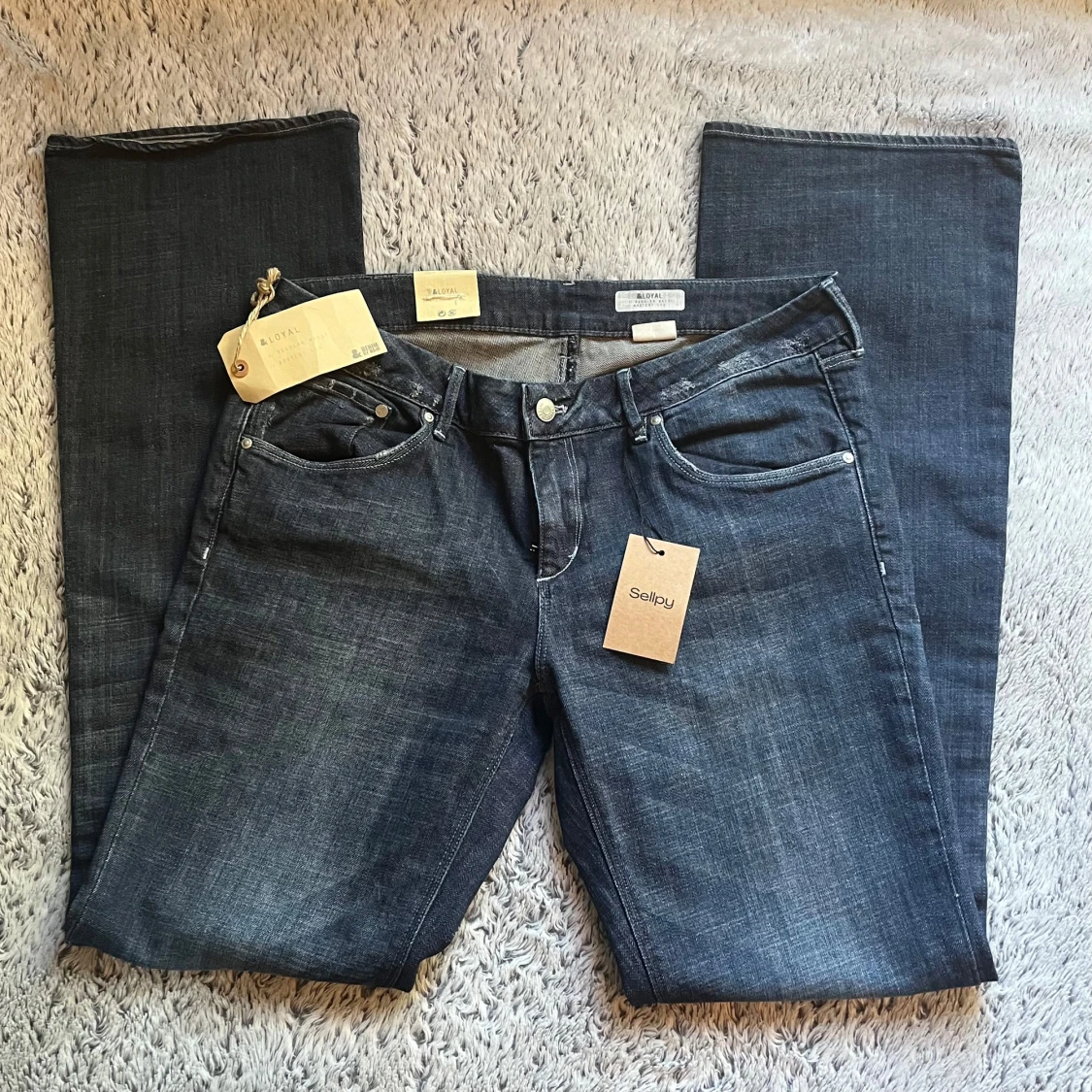 LOW RISE BOOTCUT JEANS