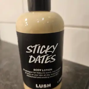 Säljer bodylotion från Lush i doften Sticky Dates