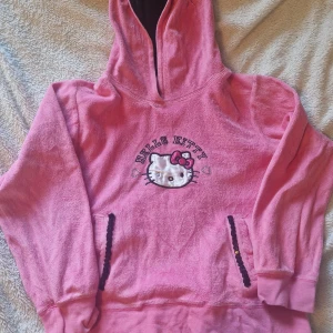 Hello kitty hoodie - Storlek 146/152 men skulle säga en XS!! (Titta sista bilden) 
