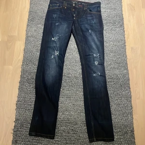 Philipp plein jeans storlek W31 L32 - 9/10, Väldigt bra skick, fick de för ett år sedan och har använt de en gång då de har blivit för små. Nypris: 5600kr mitt pris är förhandlingsbart  