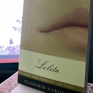 Lolita - i perfekt skick! ny bok, orörd och oläst.  Köpt för 220kr, pris kan diskuteras! 
