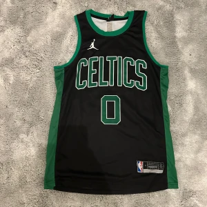 Basketboll Tröja - Mycket fint skick. Som används ett par få gånger 