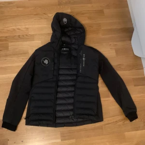 Sail racing jacka - Köpte den förra vintern men har knappt använt pågrund av att den är lite för liten, skick 10/10