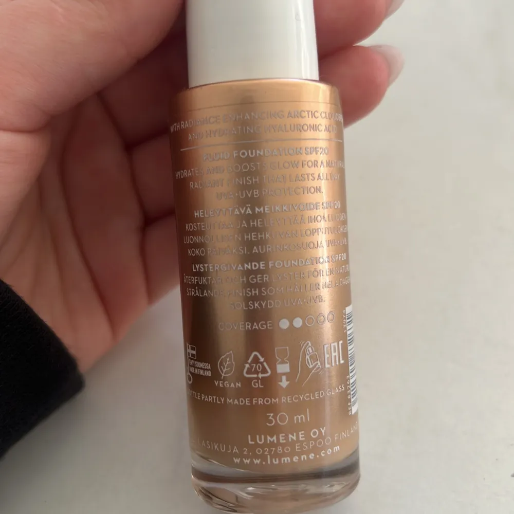 Lumene natural glow i färgen 2medium. Endast testad på handen men fel färg för mig.. Skönhet.