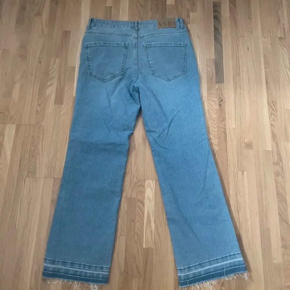 Lågmidjade bootcut jeans. Helt nya. Aldrig använda🤍 nypris:449kr  Passar mig som har storlek xs/s. Jeans & Byxor.