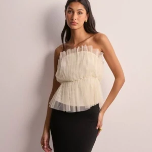 Vero Moda topp - En helt ny topp från vero Moda. Aldrig använd. Nypris 299!