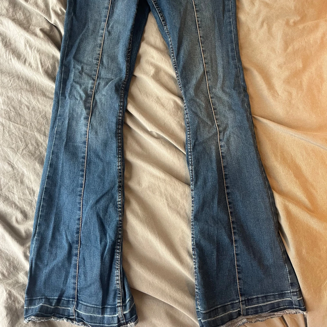 Lågmidjade bootcutjeans  - 90