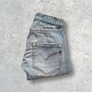 Dondup Jeans - Size 29 - Säljer dessa trendiga Dondup jeans. Vid intresse kan vi skicka fler bilder på jeansen!  Size - 29 Condition - 8/10 Retail - 3499kr