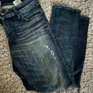 Jack & Jones Jeans  - Säljer ett par riktigt feta jeans från Jack & Jones. W31 L30. Mycket fint skick 