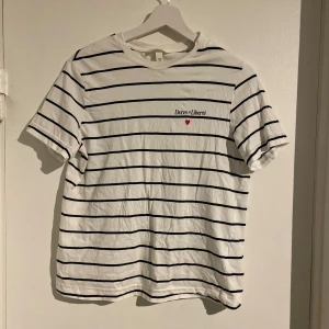 T-shirt - Inga felaktigheter  Använd fåtal gånger Oversize modell