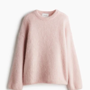 Mohair tröja - Helt ny stickad mohair tröja från hm med prislapp kvar, tryck gärna på köp nu💕