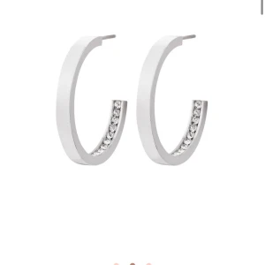 Edblad Monaco Earrings Small Steel - Edblad örhängen i nyskick! Fick dessa i present men var inte min stil, därav har jag aldrig ens provat dem på.  Nypris: 499kr