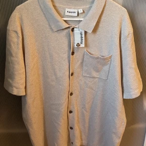 Oanvänd Kofta ”kappahl” - Hej, säljer nu en jättefin och mjuk oanvänd kofta från kappahl i storlek L 