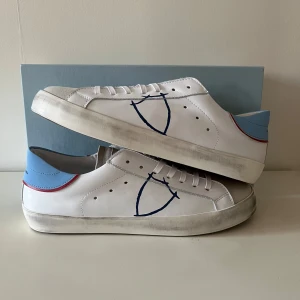 Philippe Model skor - HELT NYA  Philippe model skor i storlek 39 Skriv vid frågor och funderingar 