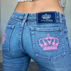 Victoria Beckham jeans - Midjemått: 36cm rakt över, innerbenslängd: 81cm 💕