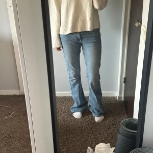 Jeans - As najs blåa jenas. Skit snygga passar till allt och är använda fåtal gånger men i super bra sick. 